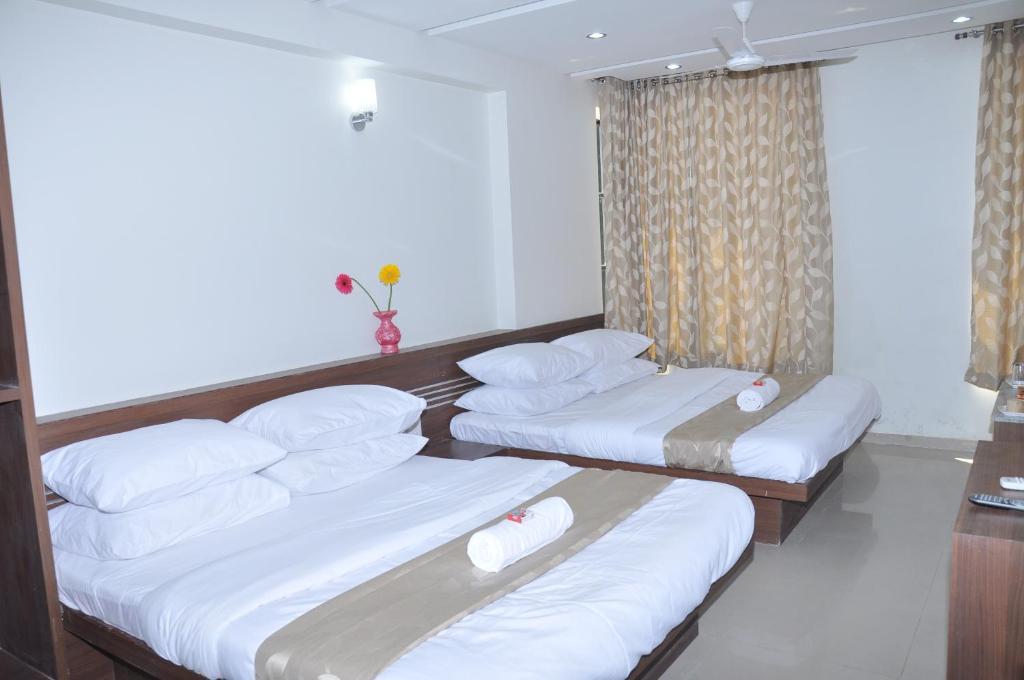 Sai Srushti Otel Shirdi Oda fotoğraf